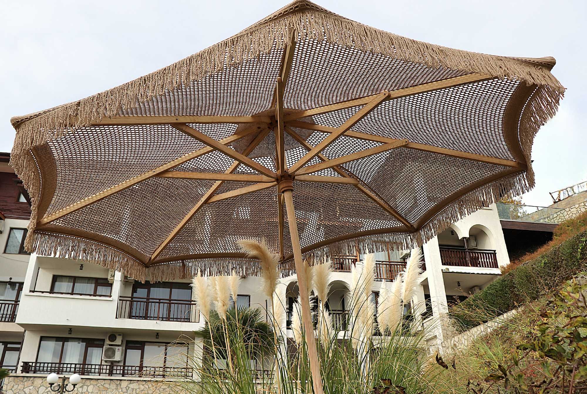 Плетени памучни чадъри за градина, плаж, ресторант или бийч бар