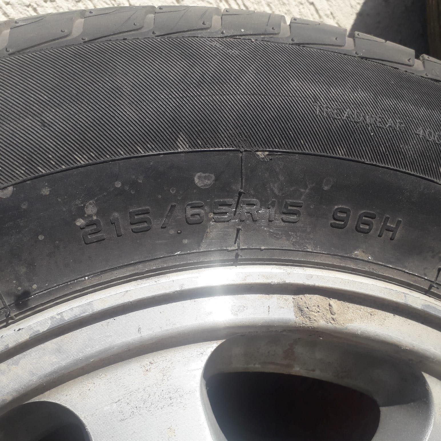 Продам Шины с дисками 215/ 65 R15 , почти новые