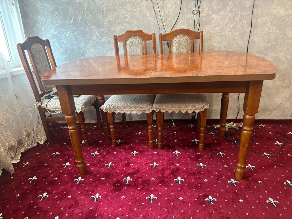 Продам стол в идеальном состояние