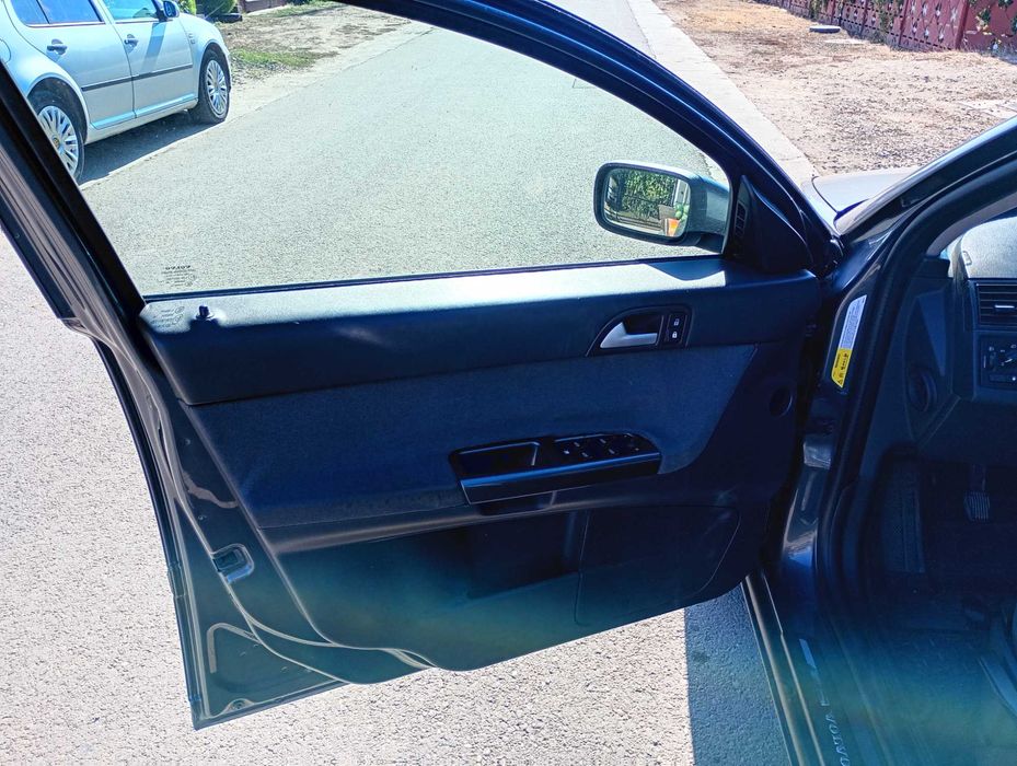 Volvo v50 partea din spate avariata