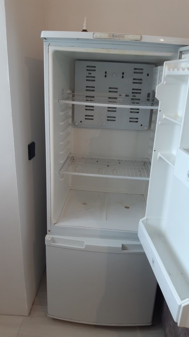 Продам холодильник работает отлично