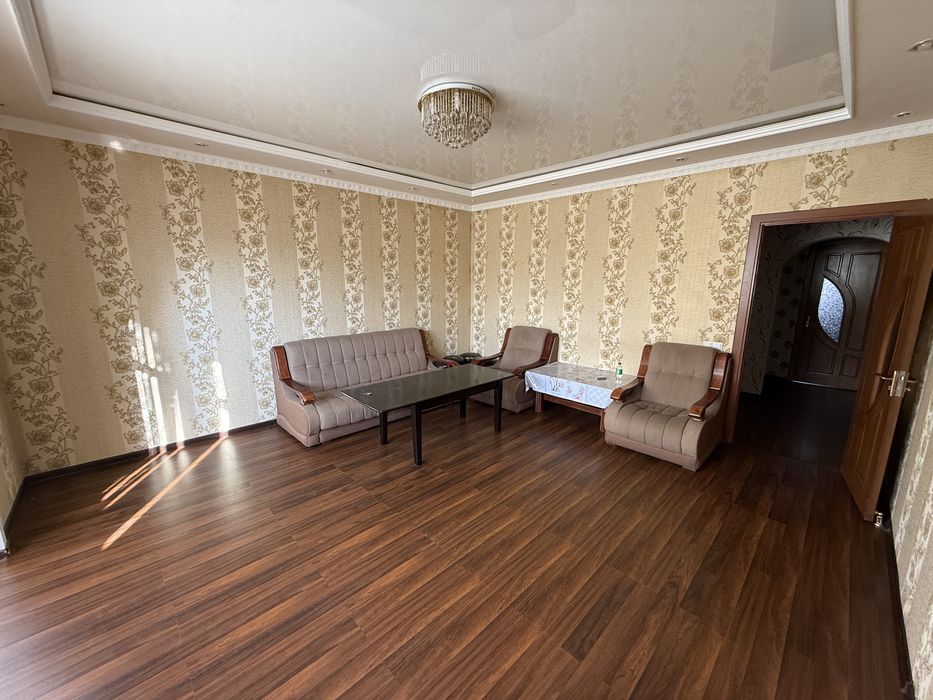 Parkentsky bozor. 3/7/9 uy sotiladi