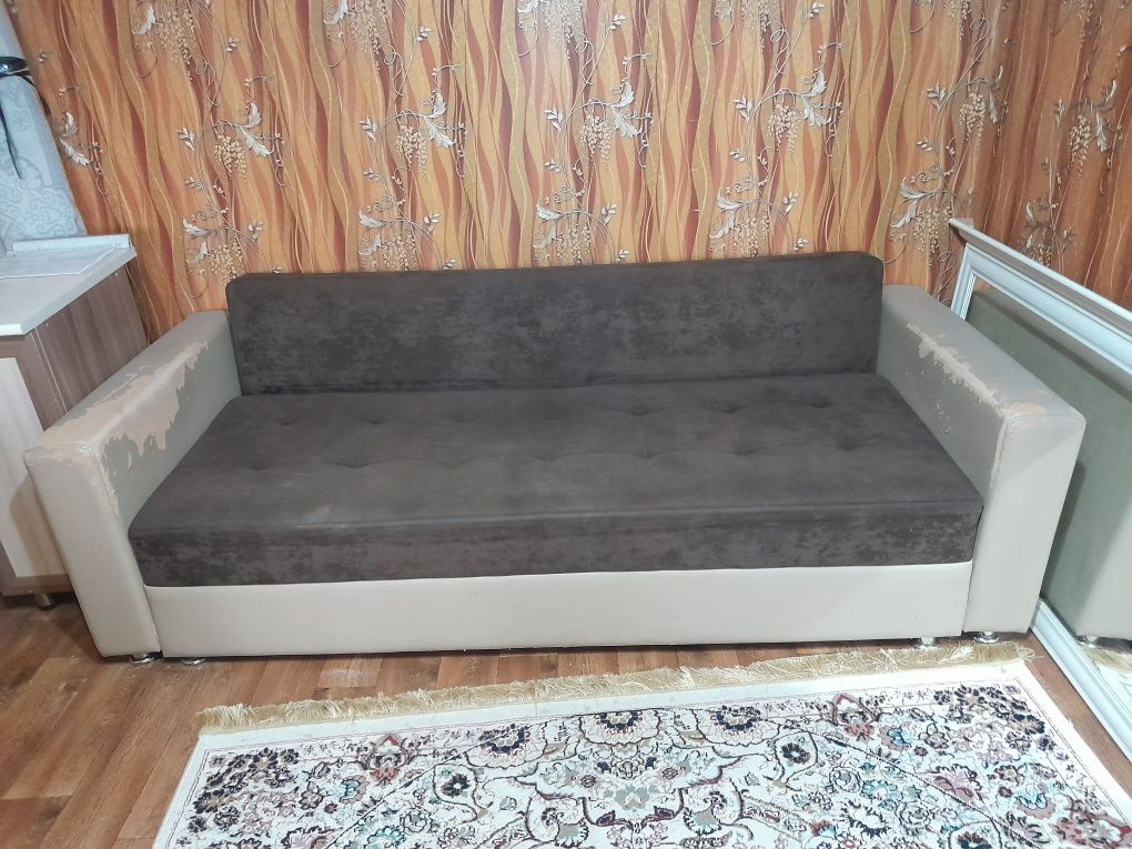 Отдам диван даром