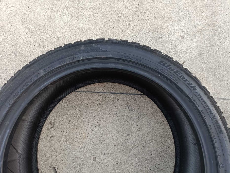 Doua anvelope iarna 225 45 19 Yokohama BluEarth Winter 7,8 mm 2022