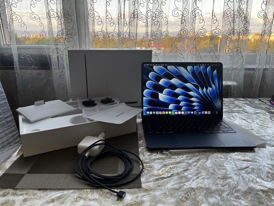 Apple MacBook Air 13.6” M2 16GB RAM, 256GB SSD – Midnight