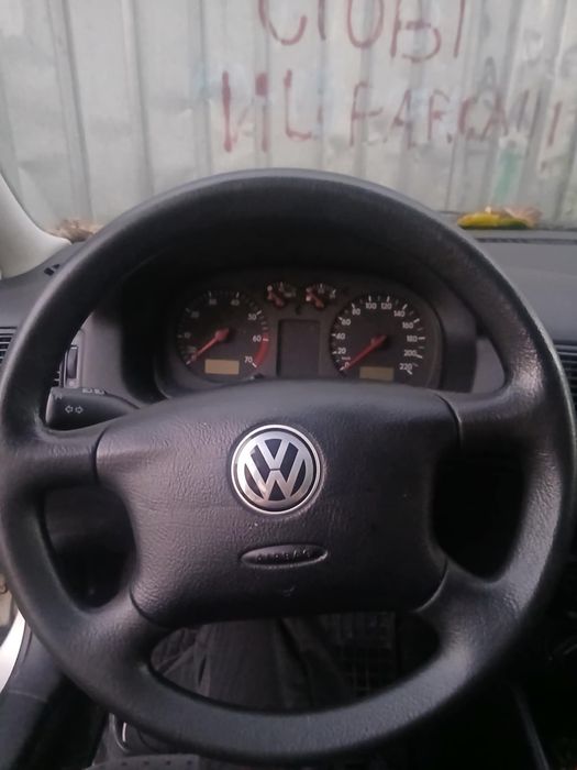Vand Golf 4 Coupe 450€ motor 1.4 benzina