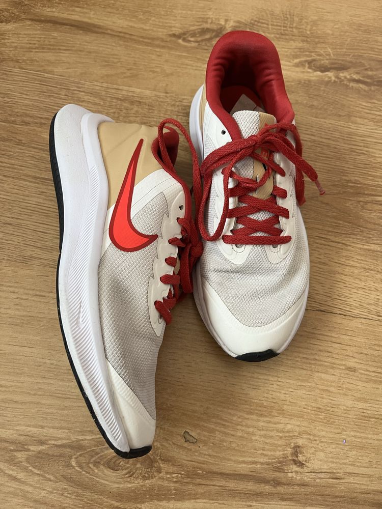 Обувки Nike за момиче