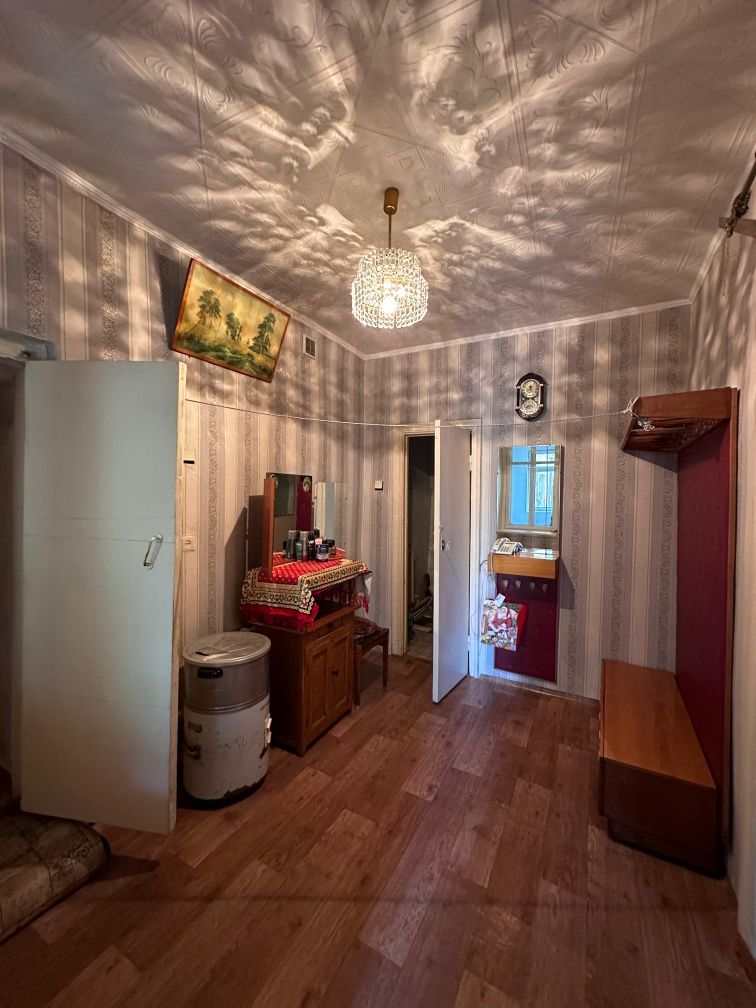 Продам квартиру на 1м этаже, Михайл. 1/2, 2 комн,  зем уч. 8 сото