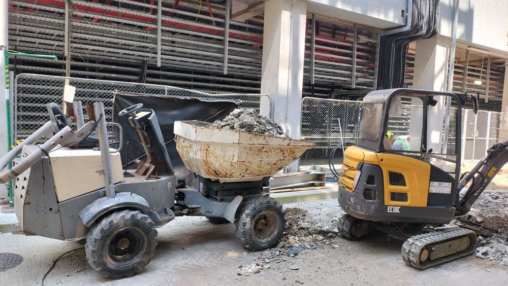 Excavator dumper bobcat de inchiriat