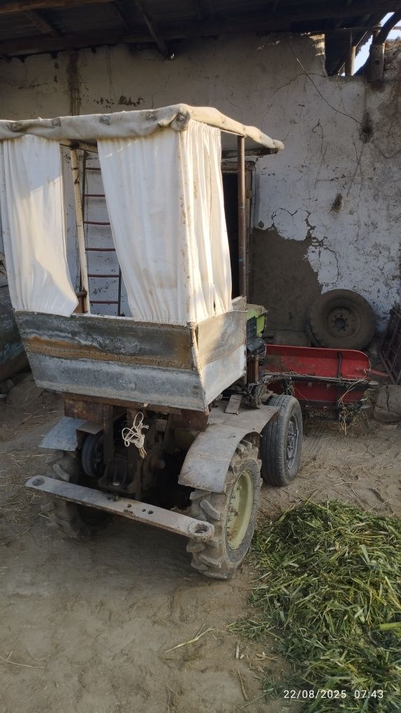 Mini traktor va jatka sotiladi