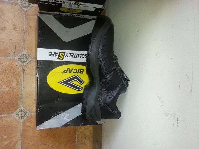 Продавам работни обувки високо качество