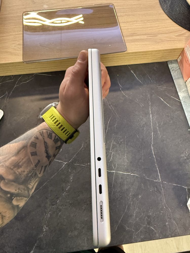 Apple MacBook Pro 512GB, 14 inch.