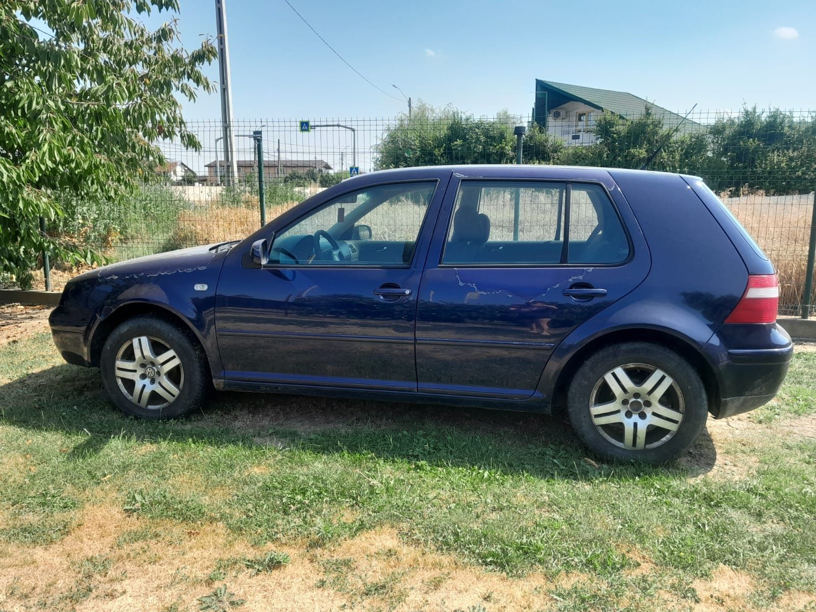 Vând golf 4.1,6.2004.