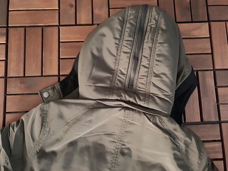 ПРОМО GUESS - L -оригинално  ветроустойчиво яке с качулка