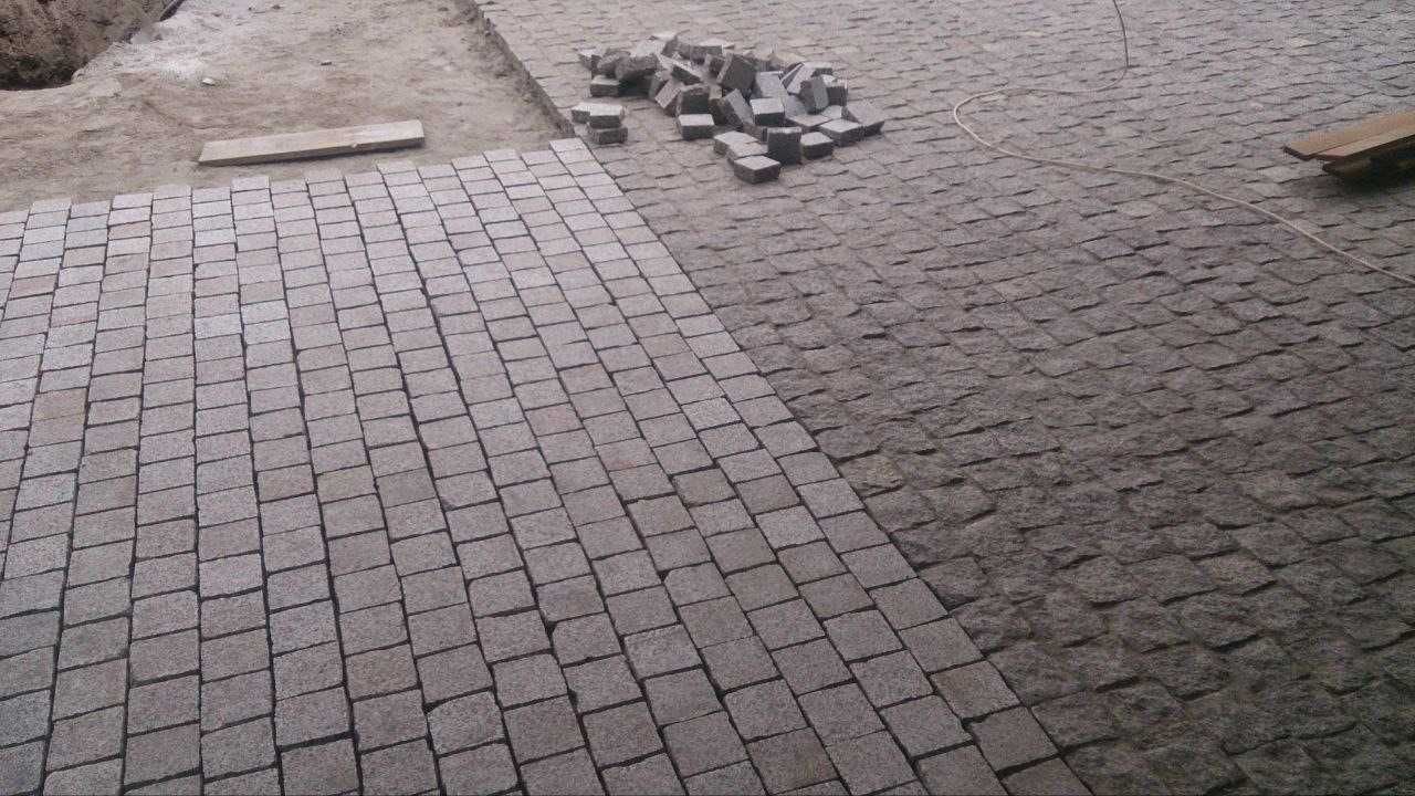 Гранитни павета, каменни настилки, тротоарни плочи. Проект на място.