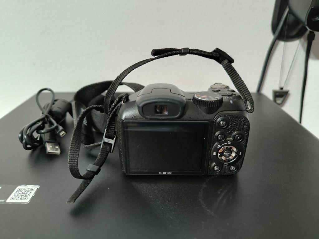 Aparat  foto Fujifilm FinePix S2800HD- stare foarte buna