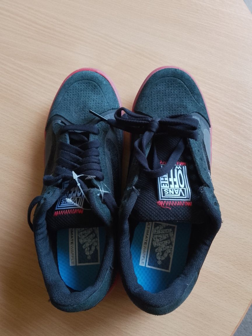 Детски спортни обувки VANS