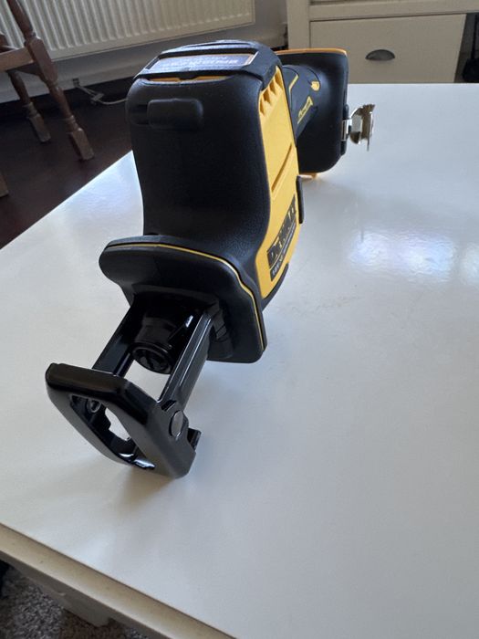 Fierăstrău compact tip sabie Dewalt DCS369N 18V XR motor fără perii