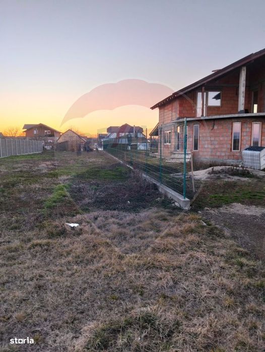 Teren langa Scoala Gimnazial Fantanele 600 mp cu acces la utilitati