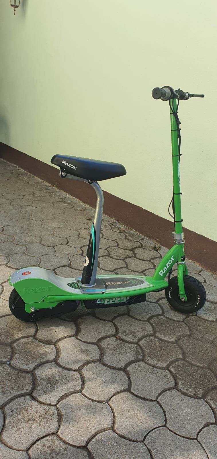 Scuter electric razor