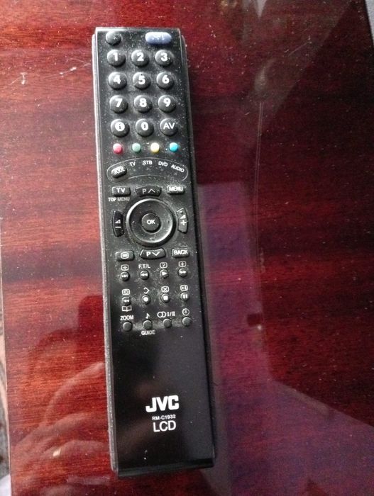 Televizor JVC cu telecomanda