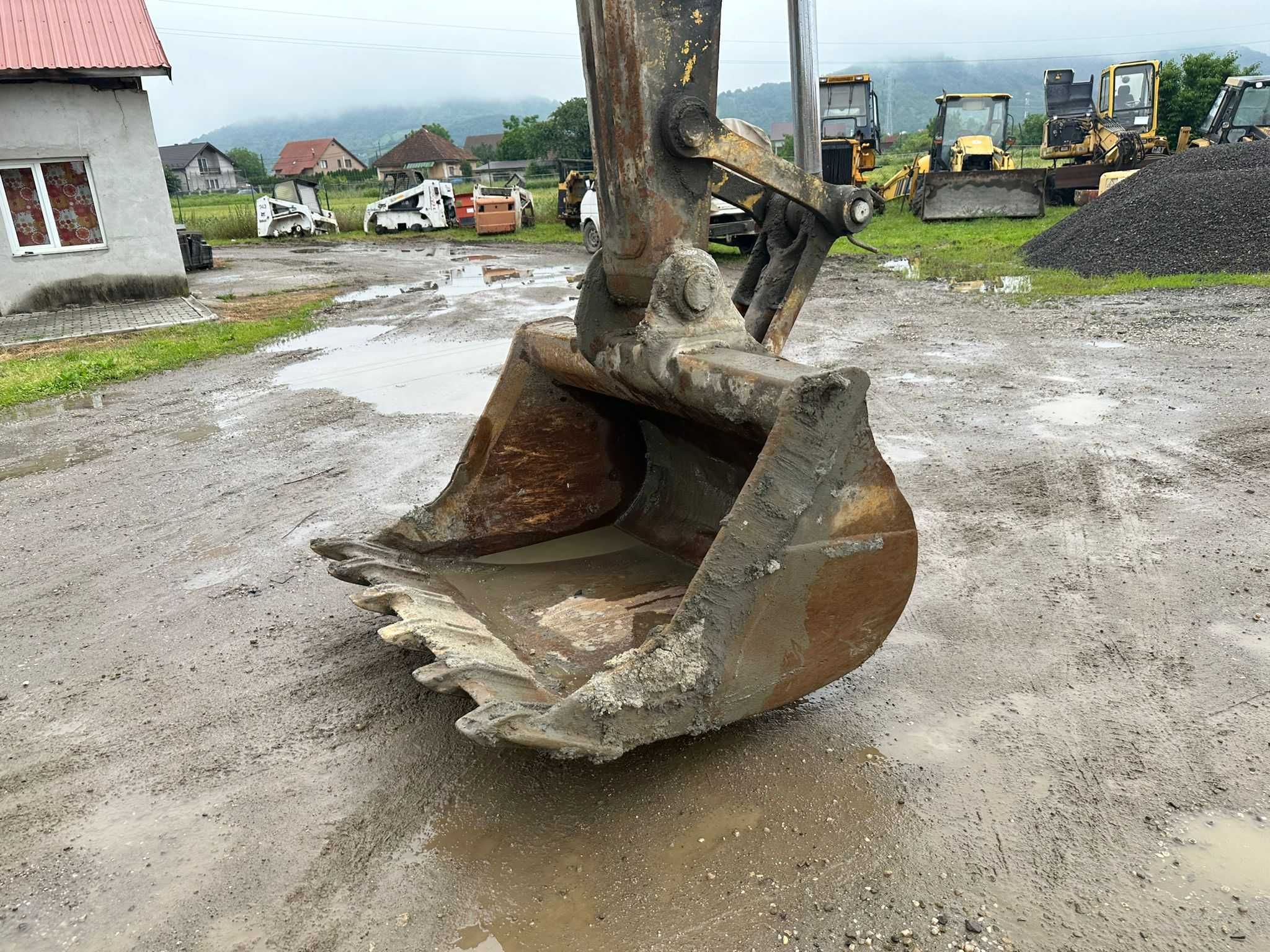 Dezmembrez excavator pe senile Komatsu PC 210