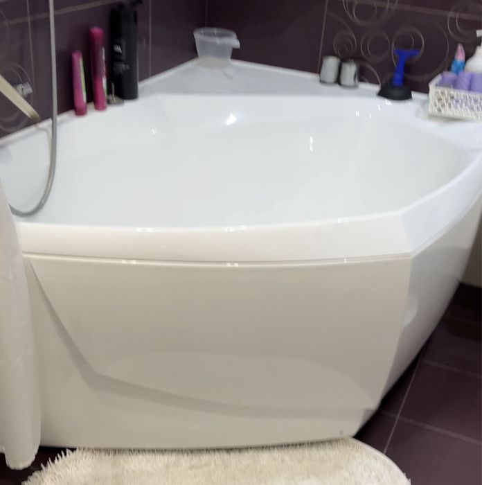 Акриловая ванна размер 169см*110см.