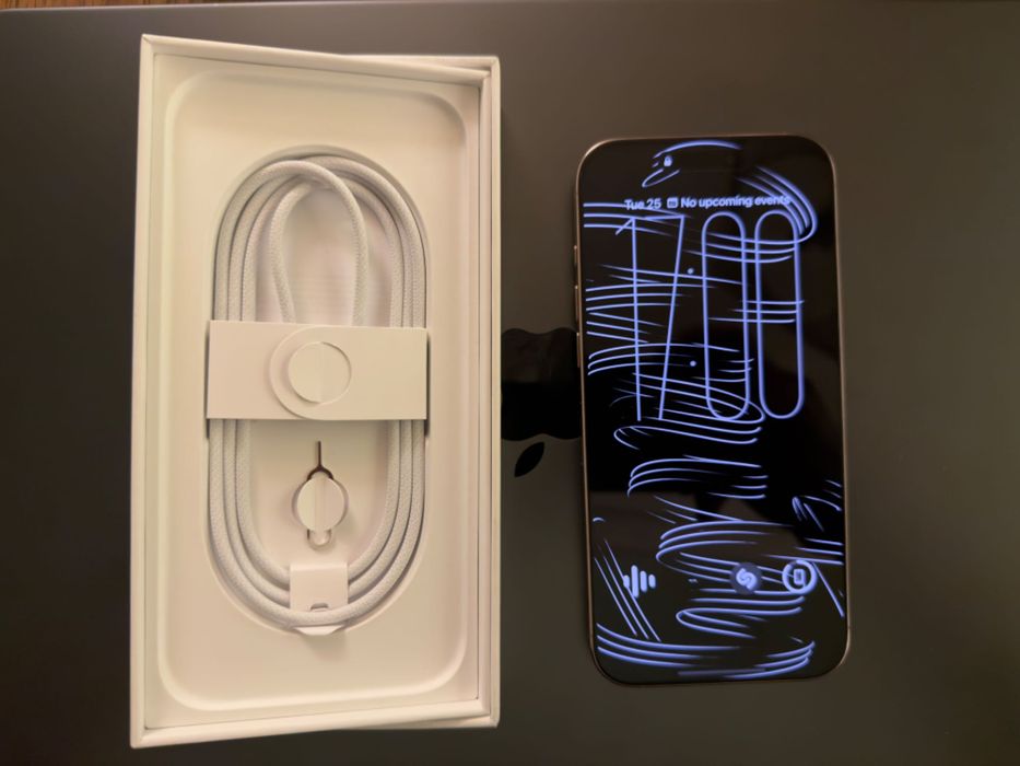 iPhone 16 Pro Max Desert Titanium - 256 GB, Baterie 92%