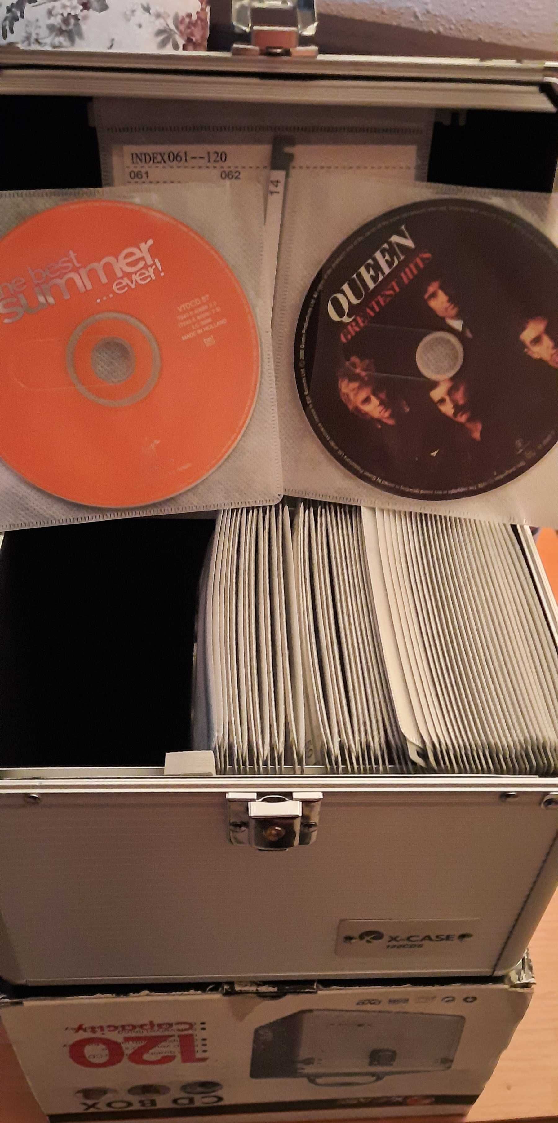 Vand caseta metalica noua capacitate 120 CD cu CD uri Originale