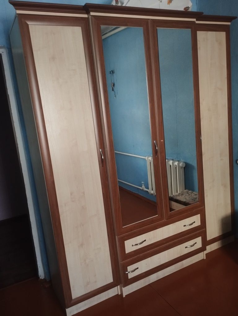Продам срочно шкаф