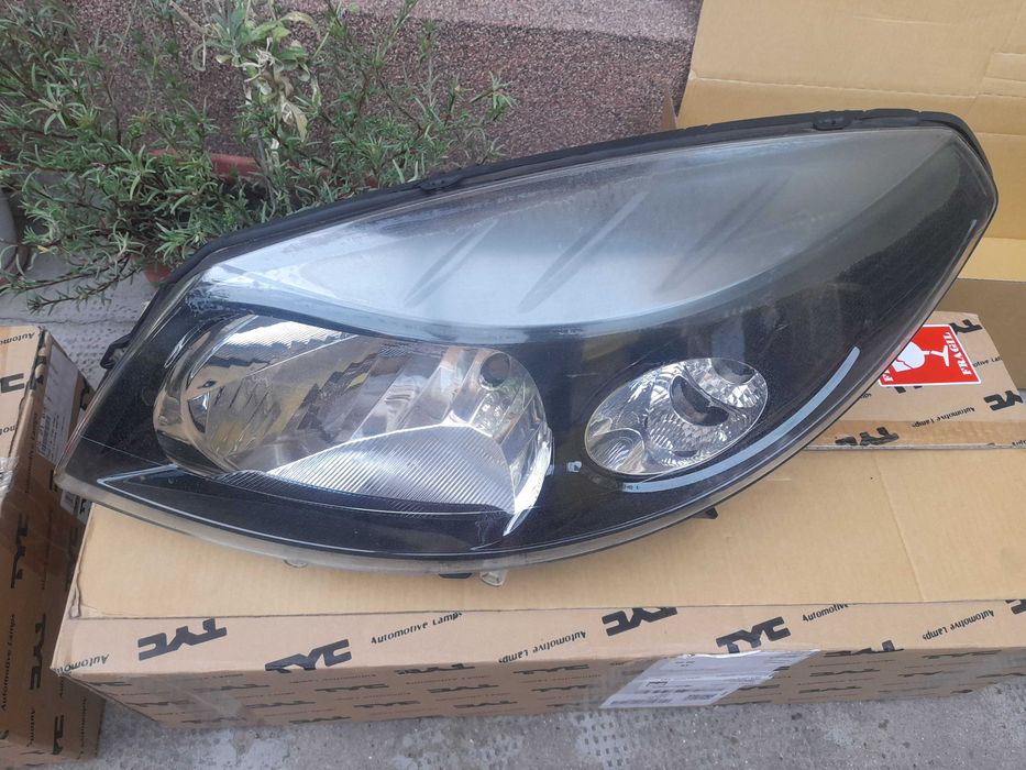 Far Sandero Original-Dreapta ( Elba )