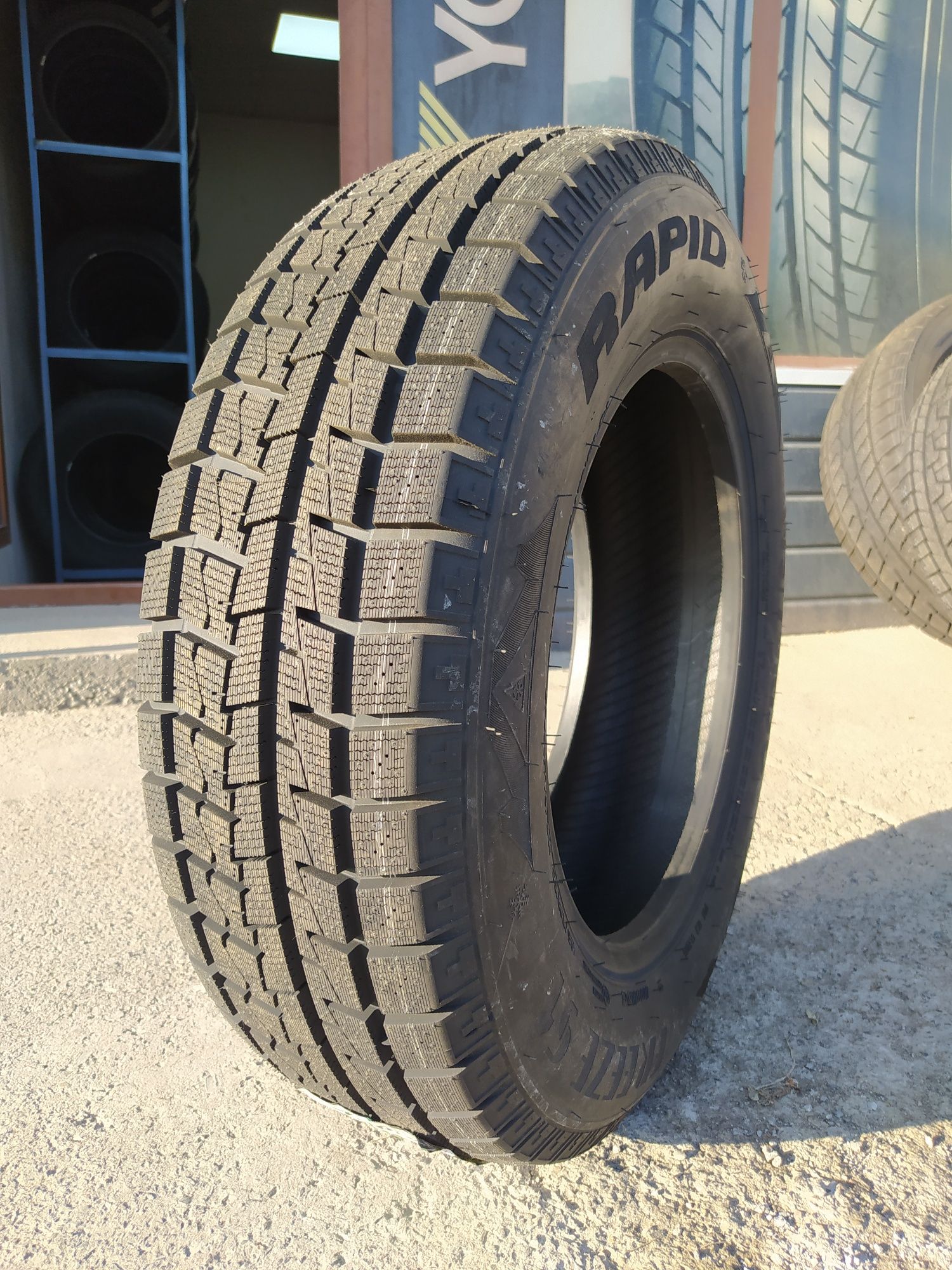 Rapid 195/70R15C Freeze S1