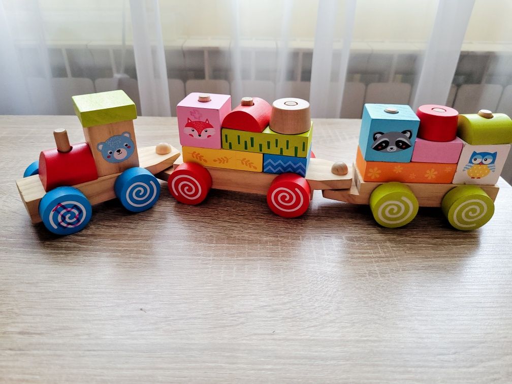 Trenuleț din piese din lemn pentru copiii