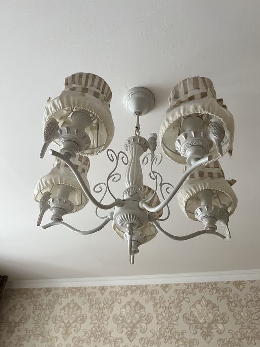 Продается люстра в хорошем состоянии