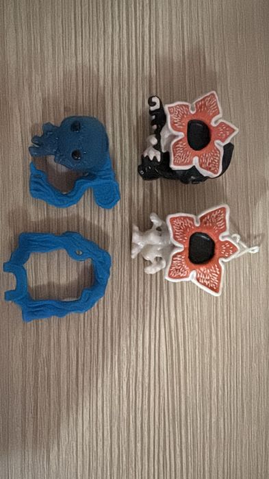 Игрушки Киндер joy Очень странные дела