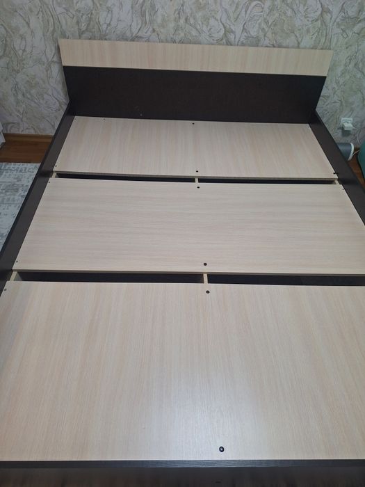 Продам ДВУХСПАЛЬНЫЙ кровать без матраса в отличном состоянии