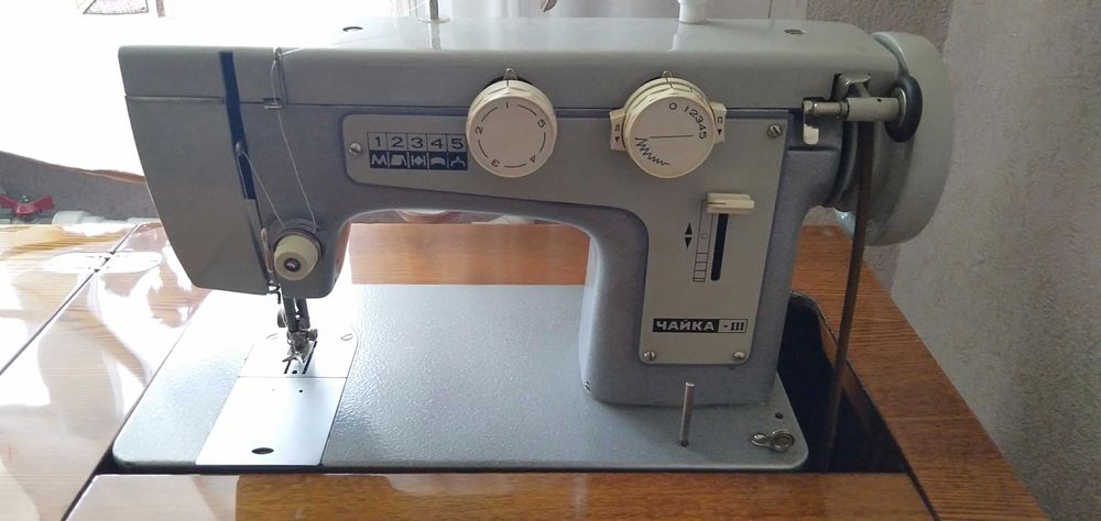 Швейная машина Чайка