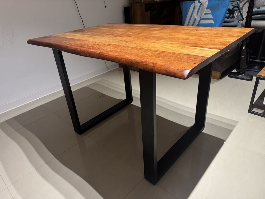 Masă lemn masiv ( salcâm )