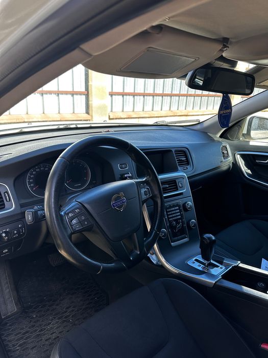 Volvo V60 на части