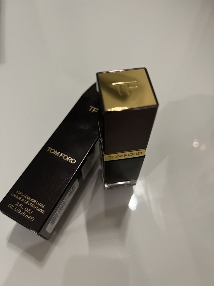 Tom Ford червило / гланц Infuriate