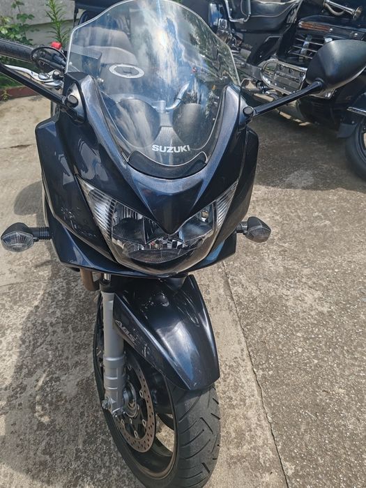 Vând motocicleta Suzuki gsf 1200  2007 noiembrie cu abs