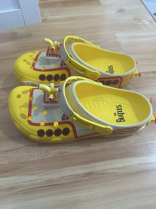 Saboti Crocs cu Licenta Beatles Yellow Submarine