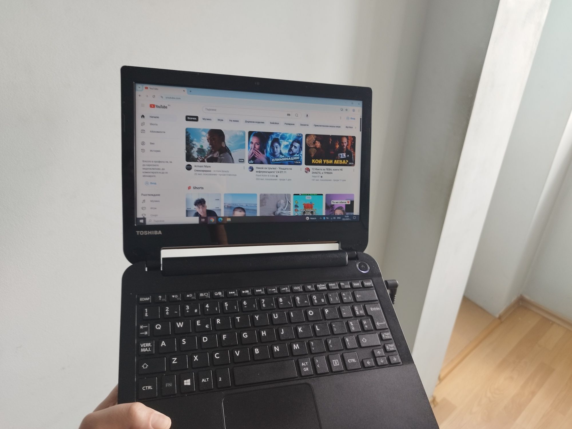 11.6" мини лаптоп Toshiba Satellite nb10 /двуядрен, 8GB рам, 120GB SSD