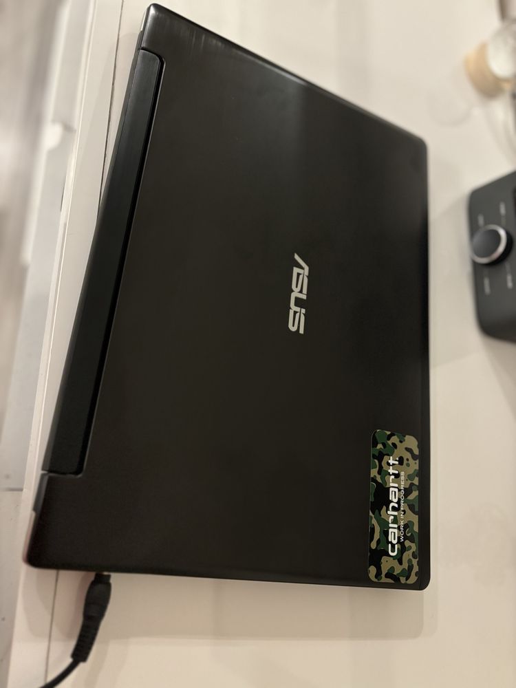 Asus i5 8gb ram ssd 500 +