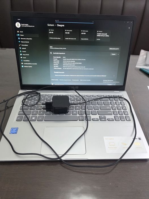 Laptop Asus x515M arata ca nou