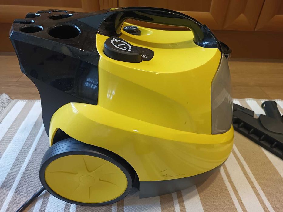 Продавам пароструйка Karcher SC 1402