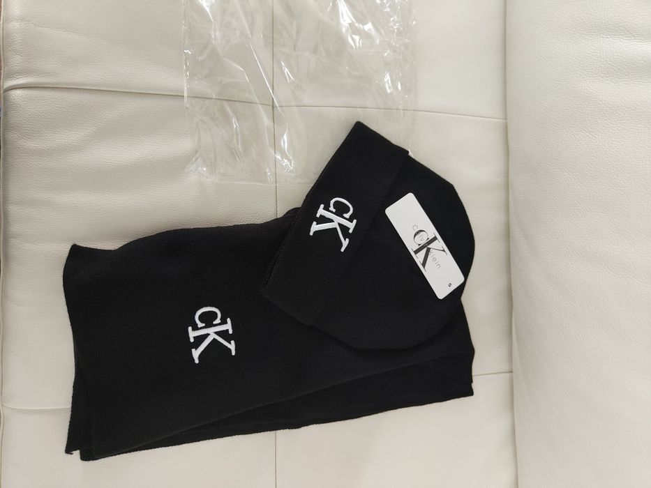 Fular și căciulă CK / set Calvin Klein