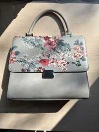 Дамска чанта с флорални мотиви