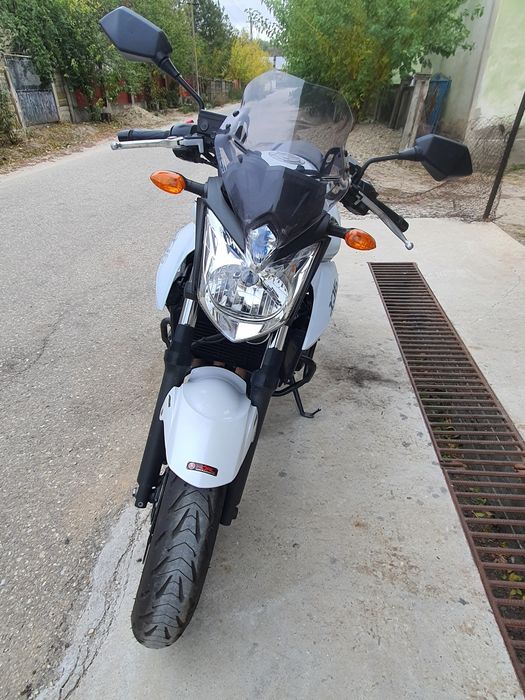 Motocicleta YAMAHA XJ6 N