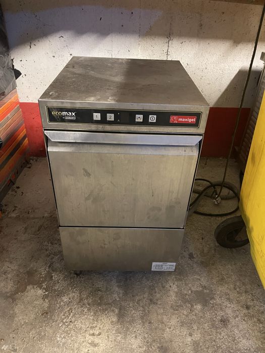 Masina de spalat Vase / Pahare - Profesionala HOBART